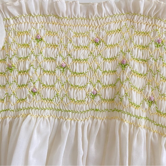 Precious vintage white dress with pink rosettes 🤍 - Picture 2 of 3
